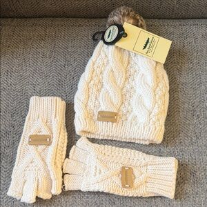 Aran Islands knitwear Set of White beanie and Gloves women’s One Size.